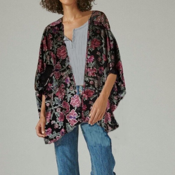 Feathers By Tolani Sweaters - Floral Crushed Velvet Women's Kimono